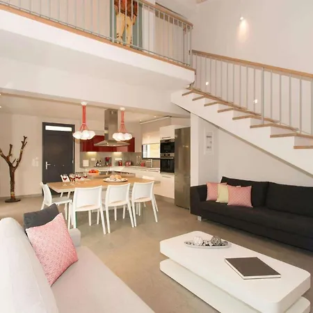 Olivia By Vintage Travel