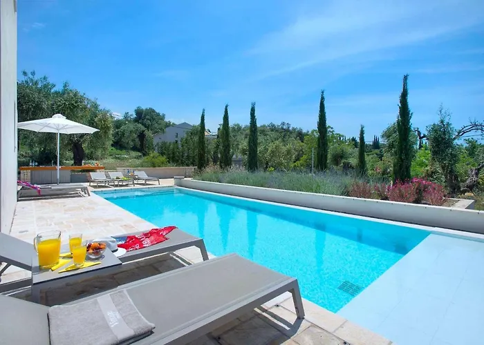 Villa Olivia By Vintage Travel *